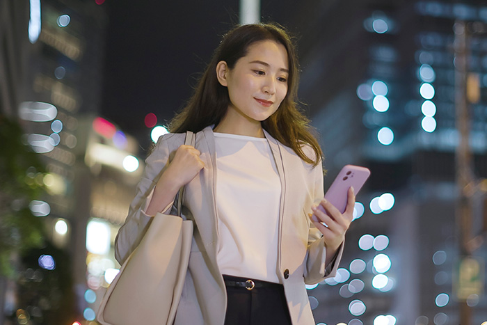 帰宅途中の女性